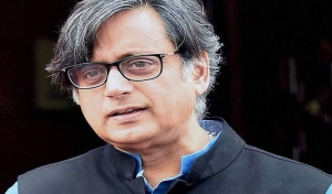 थरुर का PM मोदी पर निशाना, सफेद घोड़े पर हाथ में तलवार लेकर बैठा हीरो करार दिया