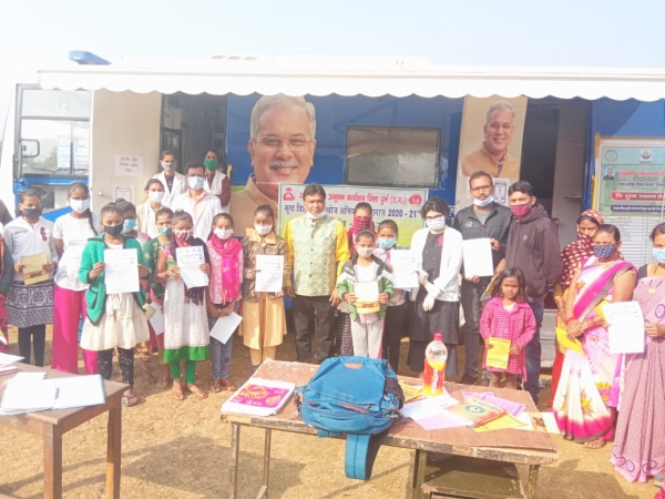 निगम आयुक्त ऋतुराज रघुवंशी की पहल पर मोबाइल मेडिकल यूनिट के माध्यम से कुष्ठ रोग के बारे में दी गई जानकारी