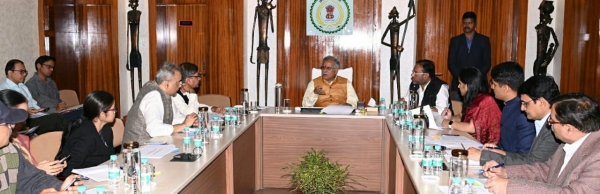 मुख्यमंत्री की अध्यक्षता में आयोजित बैठक में पीएचई और ग्रामोद्योग मंत्री गुरू रूद्र कुमार से सम्बद्ध विभागों के बजट प्रस्तावों पर विस्तृत विचार-विमर्श