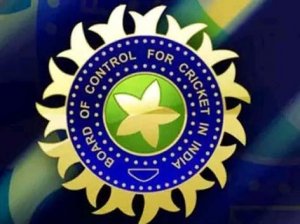 गर्लफ्रेंड और पत्नियों को साथ रखने के लिए खिलाड़ी को लेनी होगी बीसीसीआई की मंजूरी