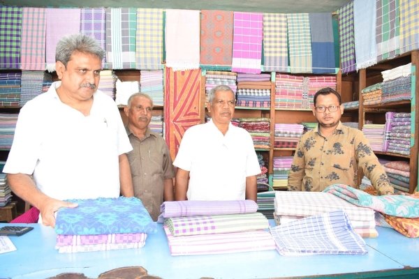 विलुप्त हो रही लोधी साड़ी बुनकारी कला को मिला पुनर्जीवन