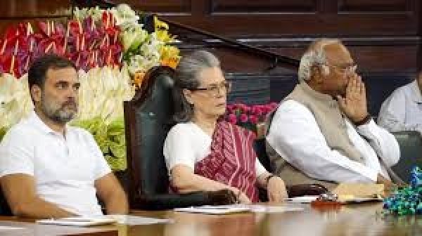 सोनिया गांधी फिर बनीं कांग्रेस संसदीय दल की अध्यक्ष