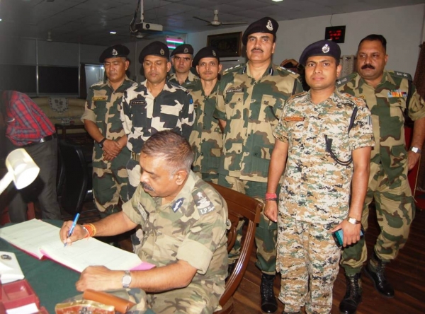 नक्सल प्रभावित क्षेत्र में पुलिस महानिदेशक ने कानून व्यवस्था की समीक्षा की