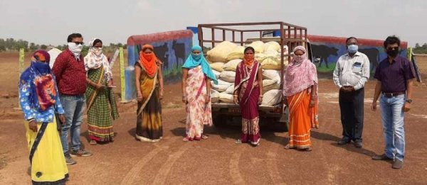 गौठानों में हो रही मेहनत का मिल रहा प्रतिफल, ढौर में महिलाओं ने पहला खेप बेचा