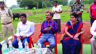 कलेक्टर व जिपं सीईओ ने लगाए पौधे