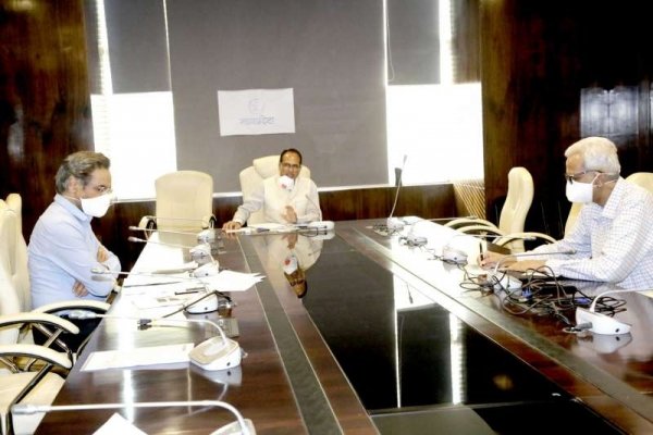 इंदौर, भोपाल एवं उज्जैन को टोटल सील करें: मुख्यमंत्री चौहान