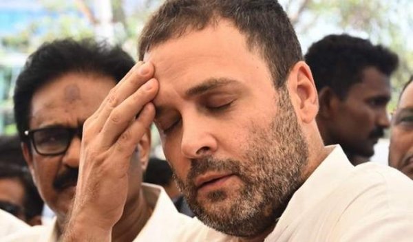 राहुल कह रहे हैं इंच इंच की लड़ाई लड़ेंगे, लेकिन पार्टी नेता फीट फीट गड्ढा खोद रहे