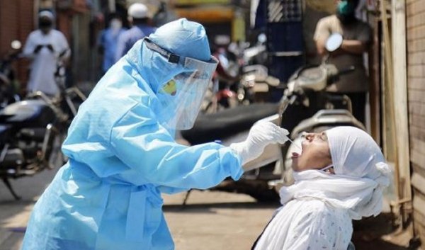 दिल्ली में फिर बढ़ रहा कोरोना का खतरा ! साप्ताहिक संक्रमण दर में इजाफा