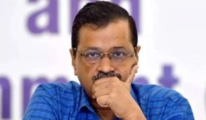 चुनाव आयोग ने केजरीवाल को यमुना के पानी में जहर वाले बयान पर  थमाया नोटिस
