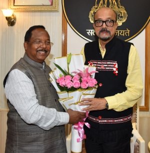 राज्यपाल डेका से कैबिनेट मंत्री  नेताम ने की भेंट