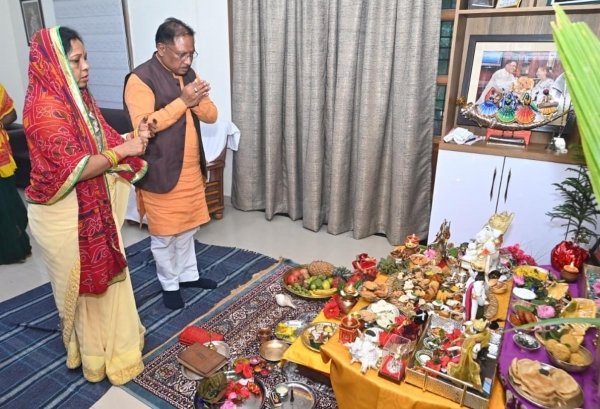 मुख्यमंत्री विष्णु देव साय ने की गोवर्धन पूजा, प्रदेश की सुख-समृद्धि और खुशहाली की कामना की