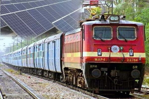 सोलर पावर से दौड़ेगी ट्रेन