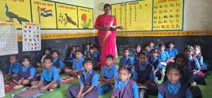 युक्तियुक्तकरण से शिक्षिका की पदस्थापना से बच्चे उत्साहित