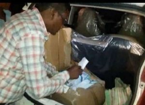 आचार संहिता /	चेकिंग के दौरान कार से बरामद हुए एसबीआई के 420 एटीएम कार्ड