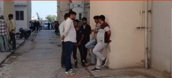 एक ही परिवार के 5 लोगों ने किया सुसाइड, दो बेटे-बेटियों ने मां के साथ खाया जहर