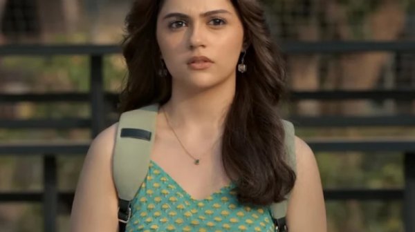 पहली बार रैंप पर उतरीं अनीत पड्डा, शो स्टॉपर बनकर चुराया सबका ध्यान — देखें वीडियो