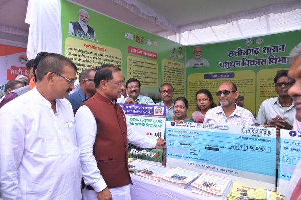 प्रधानमंत्री  नरेन्द्र मोदी ने किसानों के लिए 41 हजार करोड़ रूपए से अधिक की दो नई योजनाओं का किया शुभारंभ