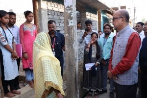 राज्यपाल  रमेन डेका ने सक्ति जिले के ग्राम सकरेली (बा) पहुंचकर प्रधामंत्री आवास योजना के कार्यों का किया अवलोकन