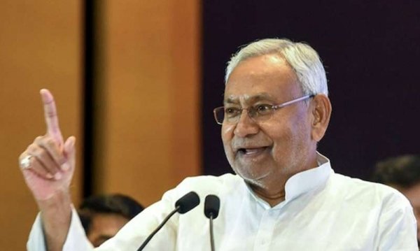 चुनाव से पहले नीतीश सरकार का बड़ा ऐलान, स्कूली बच्चों को अब मिलेगी डबल स्कॉलरशिप