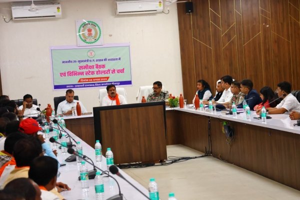 लघु वनोपज के संग्रहण, प्रसंस्करण एवं विपणन हेतु कार्ययोजना बनाकर ग्रामीणों के आजिविका को बढ़ाये-उपमुख्यमंत्री विजय शर्मा