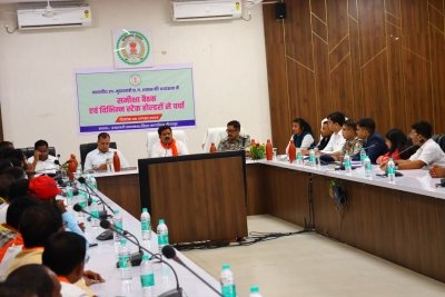 लघु वनोपज के संग्रहण, प्रसंस्करण एवं विपणन हेतु कार्ययोजना बनाकर ग्रामीणों के आजिविका को बढ़ाये-उपमुख्यमंत्री विजय शर्मा