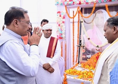 मुख्यमंत्री  विष्णु देव साय ने दिवंगत चन्दन बाई जी को दी श्रद्धांजलि:शोक संतप्त परिवार से मिलकर व्यक्त की संवेदना