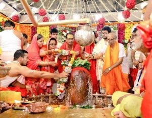 महाराष्ट्र के मुख्यमंत्री ने महाकाल के दर्शन किए, बोले- बाबा से अच्छी बारिश की कामना की