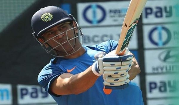 अपने शिक्षकों और कोचों के दिल में अब भी राज करते हैं महेंद्र सिंह धोनी