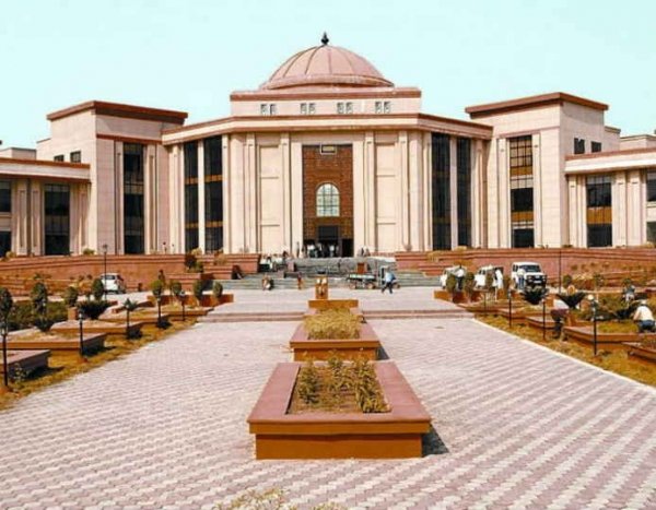 सालों से संविदा पर नौकरी कर रहे 79 प्राध्यापकों को नियमित करने का आदेश