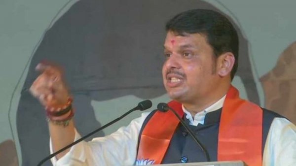 देवेंद्र फडणवीस ने अरविंद केजरीवाल पर किया तीखा हमला