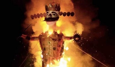 पुतले पर पुतले फूँके जा रहे हैं लेकिन रावण कम होने का नाम ही नहीं ले रहे