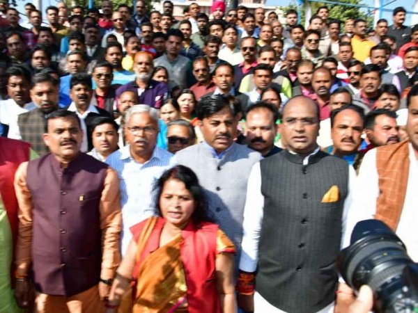 वंदेमातरम् पर रोक से भड़के भाजपाई, वल्लभ भवन के सामने किया प्रदर्शन