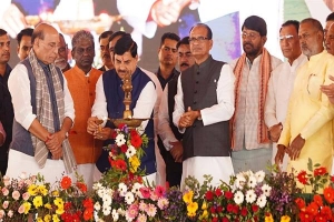 किसान देश की अर्थव्यवस्था की रीढ़, किसानों के विकास के लिए हम हैं प्रतिबद्ध : केन्द्रीय रक्षा मंत्री श्री सिंह