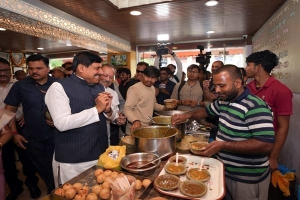 मुख्यमंत्री डॉ. यादव की सादगी ने जीता वाराणसी के लोगों का दिल