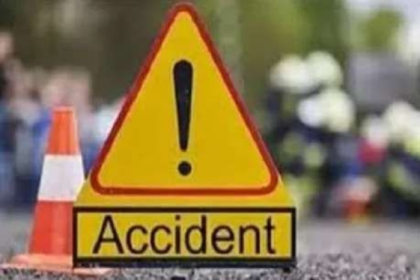 पिकअप पलटने से 18 मजदूर घायल, पंचायत चुनाव में वोट डालने गांव आ रहे थे सभी