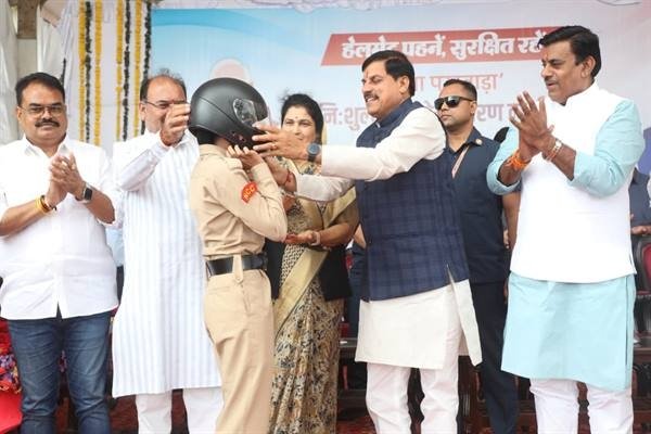 हेलमेट न पहनने की छोटी सी लापरवाही का नुकसान पूरे परिवार को न भुगतना पड़े : मुख्यमंत्री डॉ. यादव