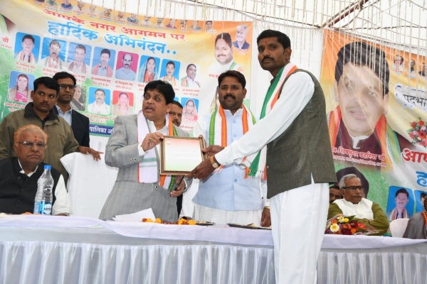नगरीय प्रशासन मंत्री डॉ. शिव डहरिया नगर पंचायत टुण्ड्रा, भटगांव और बिलाईगढ़ के नवनिर्वाचित अध्यक्षतों एवं पार्षदों के शपथ ग्रहण समारोह में हुए शामिल