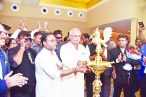 मुक्ता सिनेमा हॉल का शुभारंभ किया सीएम ने