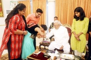 राज्यपाल श्री पटेल को राखी बांधकर राजभवन में मनाया गया रक्षाबंधन पर्व