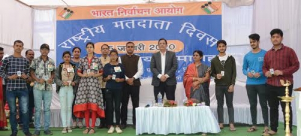 मतदाताओं को जिम्मेदारी पूर्वक निष्पक्ष मतदान करना चाहिए- अहमद