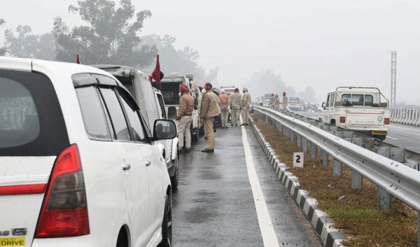 जब प्रदर्शनकारियों को पता था कि PM आने वाले हैं तो पुलिस को यह बात कैसे पता नहीं थी?