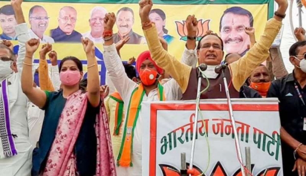 रहेंगे शिवराज या जाएगा राज? MP उपचुनाव में 28 सीटों पर मतदान जारी