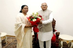 राज्यपाल श्री पटेल ने महापौर श्रीमती मालती राय को दी बधाई