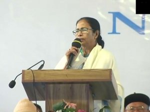 नेताजी ने हिंदू महासभा की बंटवारे की राजनीति का विरोध किया था, वे धर्मनिरपेक्ष भारत के लिए लड़े थे-ममता