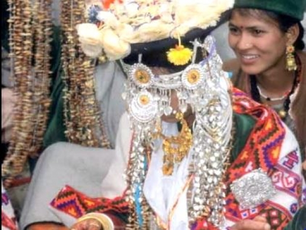 यहां 'बहन' बनती है दूल्हा, शादी करके लाती है अपनी 'भाभी'