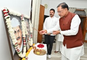 मुख्यमंत्री श्री साय ने राष्ट्रपिता महात्मा गांधी और पूर्व प्रधानमंत्री श्री लाल बहादुर शास्त्री को उनकी जयंती पर किया नमन