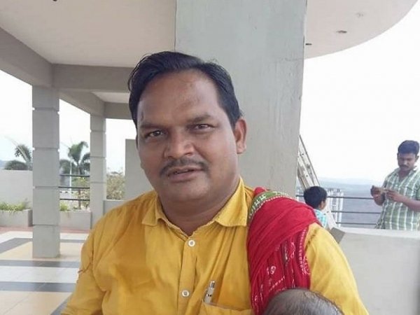 बीजापुर में नक्सलियों ने सपा नेता को घर से अगवा किया, हत्या कर शव सड़क पर फेंका