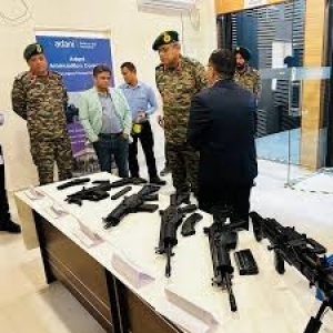 &lsquo;प्रहार&rsquo; LMG से बढ़ी सेना की ताकत, Adani Defence &amp; Aerospace ने सौंपी पहली खेप