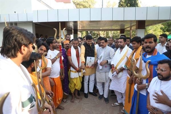 मुख्यमंत्री डॉ. यादव से अन्तर्राष्ट्रीय मंदिर प्रबंधक परिषद के राष्ट्रीय कार्यकारी अध्यक्ष ने सौजन्य भेंट की