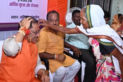मुख्यमंत्री साय को जशपुर की बहनों ने बांधी राखी